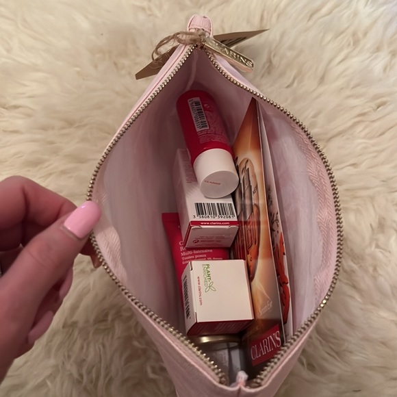 5 Clarins samples and cosmetics bag. - Picture 8 of 8
